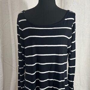 Old Navy Black and White Striped Long-Sleeve Tee
